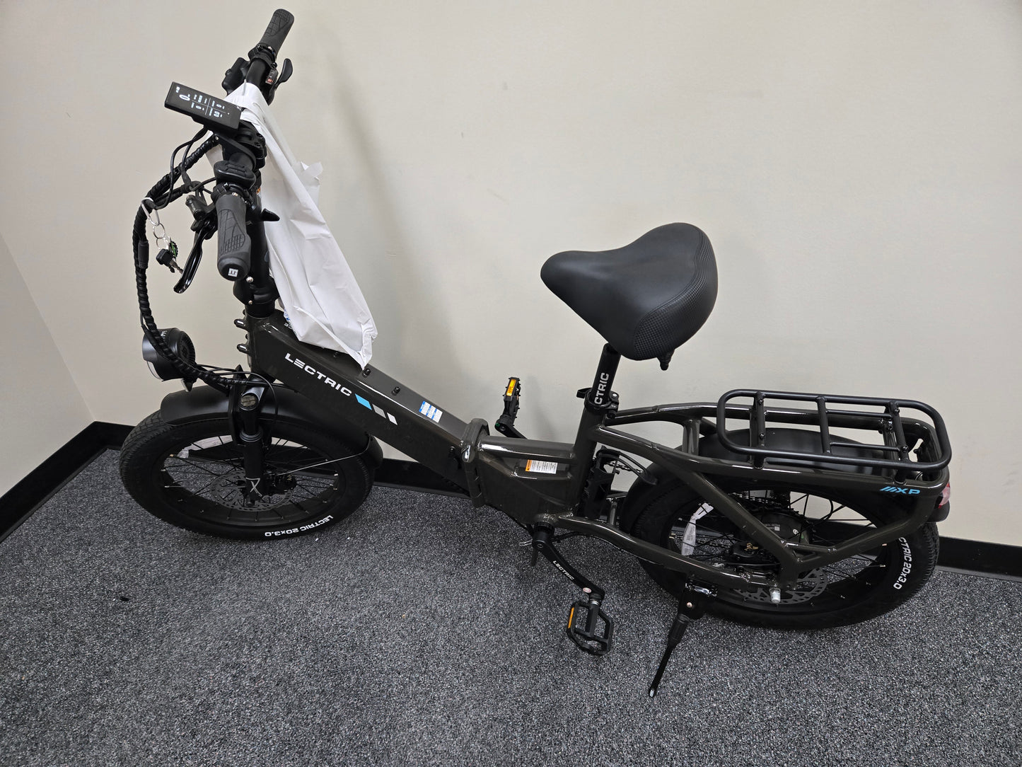 Lectric - XP4 - 750- Long Range - B Stock - New