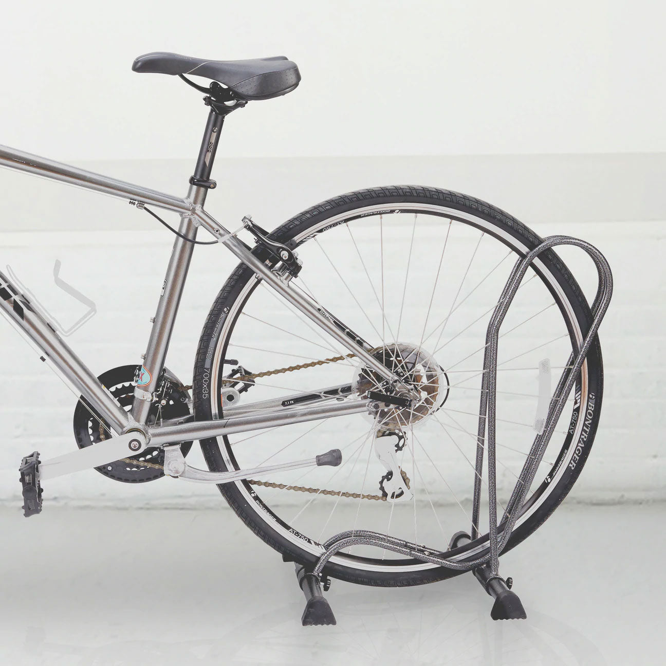 Delta Adjustable Floor Stand: Holds One Bike