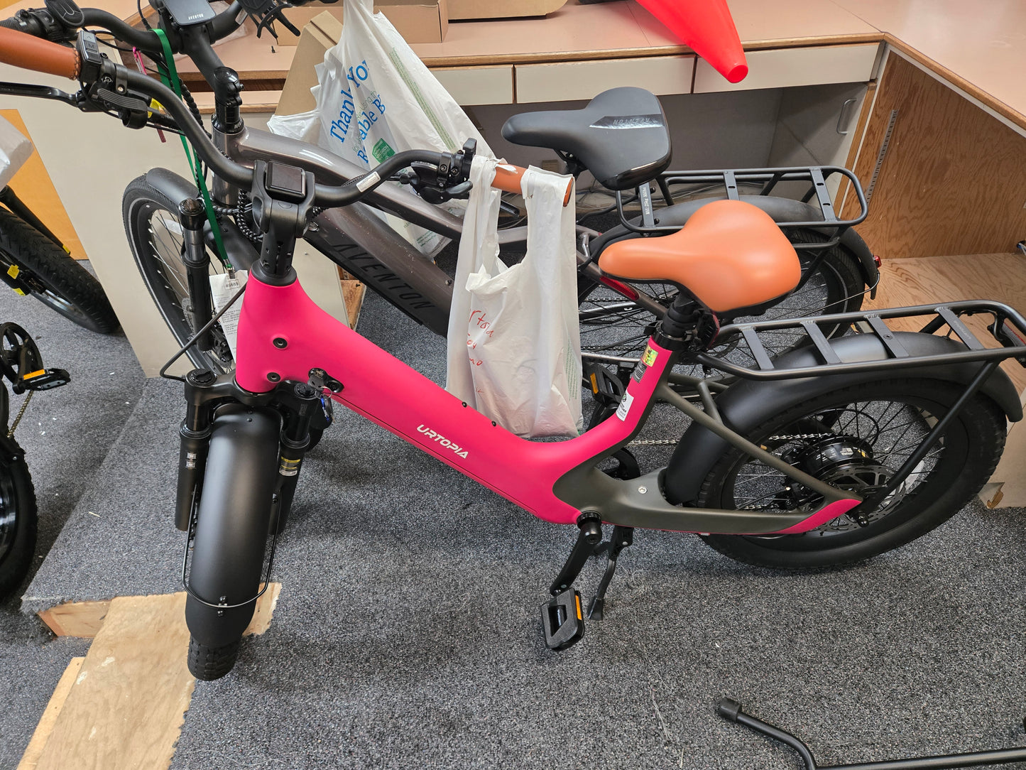 Urtopia - Joy Carbon - Rose Red - Demo